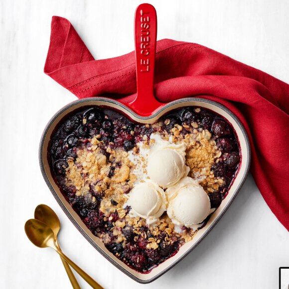 NEW! Le Creuset Enameled Cast Iron Heart Skillet Pan - Picture 10 of 11